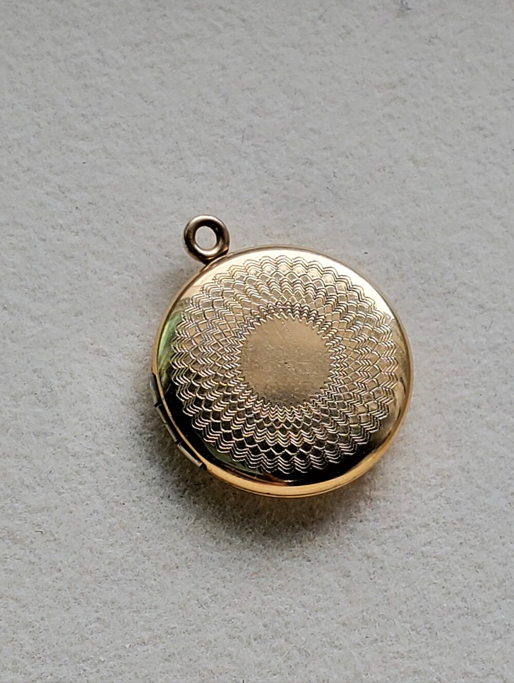 Vintage 12K Gold Filled Round Photo Locket Pendant | Engine Turned | 1/20 GF